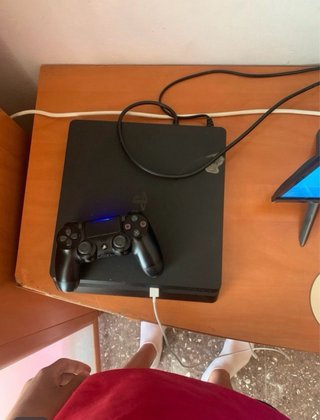 PS4 (PlayStation 4) Nera