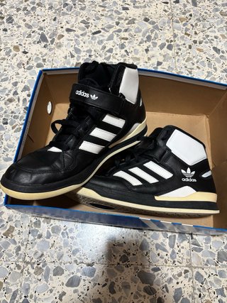 Zapatillas Adidas Altas Negras y Blancas