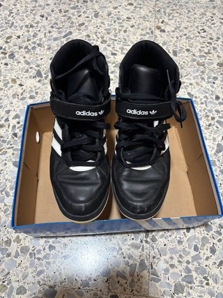 Zapatillas Adidas Altas Negras y Blancas