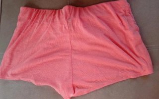 Pantalón corto color coral talla L