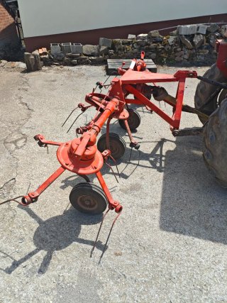 Henificador Kuhn
