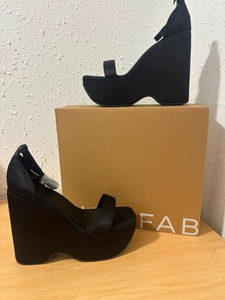 Zapatos de cuña negros