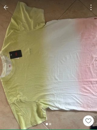 Camiseta Levi's degradada verde,rosa y blanca