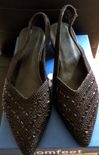 Zapatos de fiesta negros con pedrería