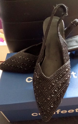 Zapatos de fiesta negros con pedrería