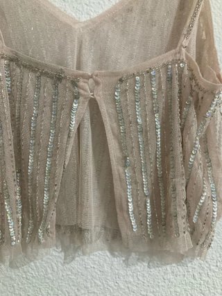 Top Beige y Plateado con Lentejuelas