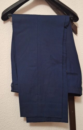 Traje de hombre azul. Ideal para trabajo diario.