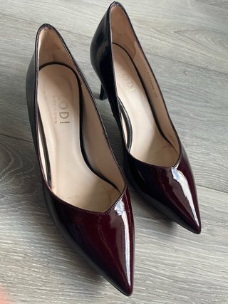 Zapatos Lodi Vino Acharolados talla 39