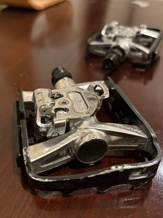 Pedales semi-automáticos para bicicleta