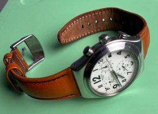 Reloj Swatch Cuero Blanco Naranja