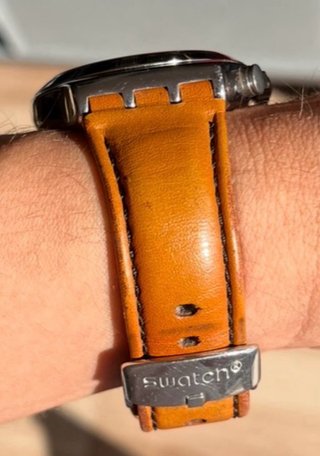 Reloj Swatch Cuero Blanco Naranja