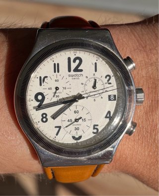 Reloj Swatch Cuero Blanco Naranja