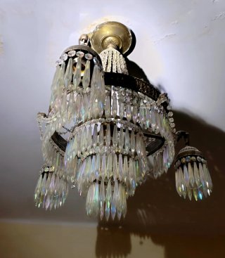 Lámpara de lágrimas de cristal dorada