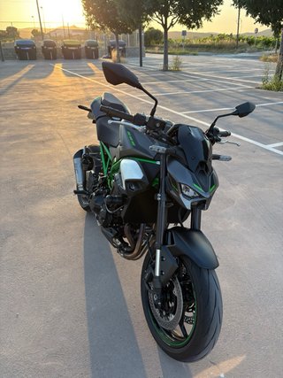Kawasaki Z900 2025 A2 Negra/Verde