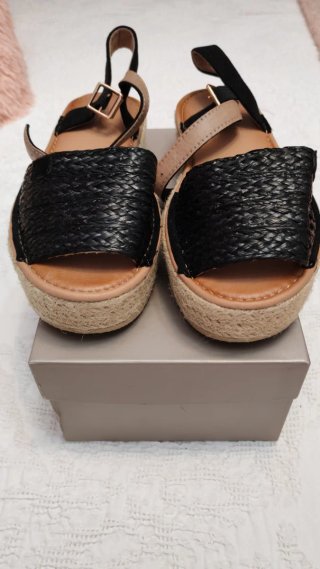 Sandalias cuña negras y beige nuevas