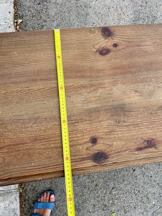 Aparador de madera rústico con herrajes
