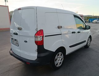 Ford E-Transit Courier