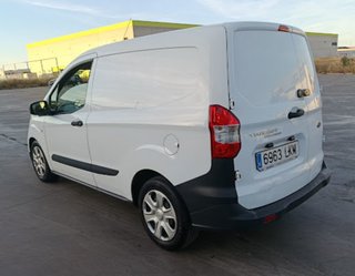 Ford E-Transit Courier