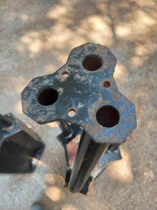 Farola de metal negra