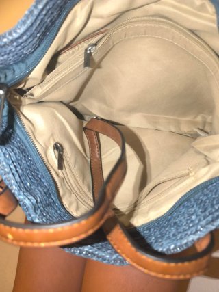 Bolso azul con detalles marrones