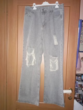 Jeans grigi strappati