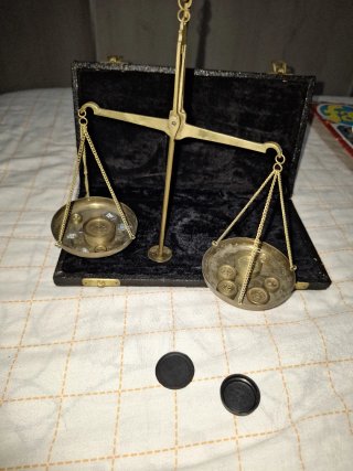 Balanza de precisión antigua