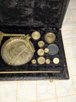 Balanza de precisión antigua