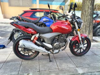 Keeway RKV 125cc Roja y Gris