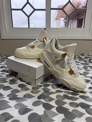 Air Jordan 4 Retro Metallic Gold