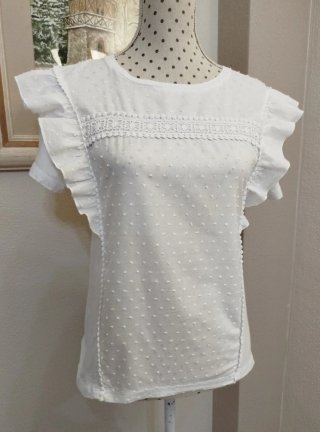 Blusa blanca S con volantes y detalles