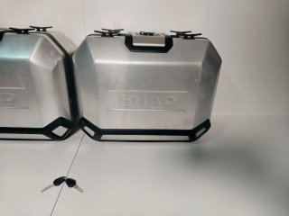 Maletas Shad Terra 37 - laterales moto baules