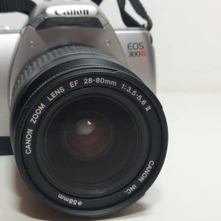 Canon EOS 300V + Objetivo EF 28-80mm II
