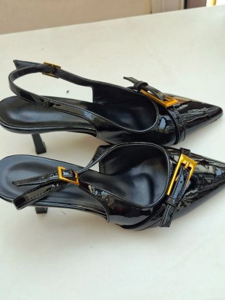 Zapatos negros tacón mini con hebilla