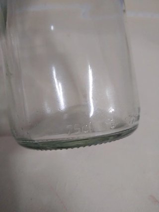 Botella de vidrio con tapa hermética