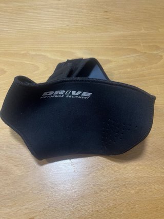 Mochila negra con cinturón lumbar