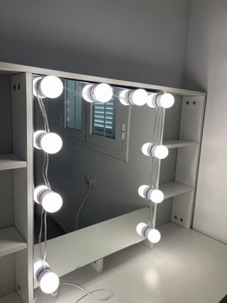 Tocador blanco con luces LED
