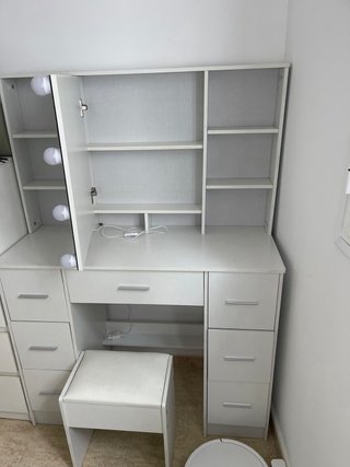 Tocador blanco con luces LED