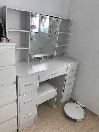 Tocador blanco con luces LED