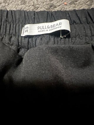 Pantalón negro con raya lateral
