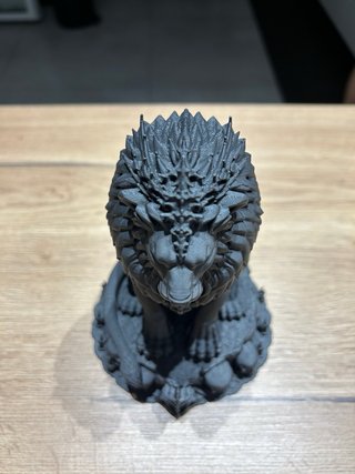 Statua Leone Nero con Teschi