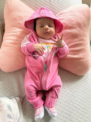 Pijama bebé Converse rosa con capucha