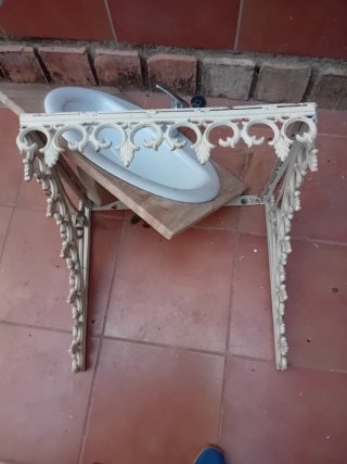 Mueble de baño mármol y metal