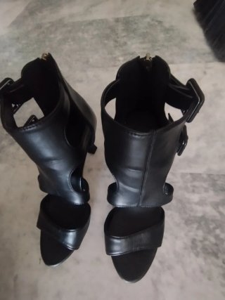 Sandalias de tacón negras