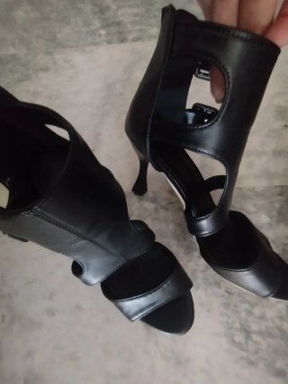 Sandalias de tacón negras