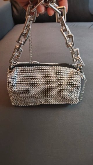 Bolso fiesta plateado con asas y bandolera