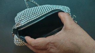 Bolso fiesta plateado con asas y bandolera