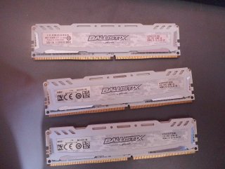 Tarjeta Gráfica + 3x4 de RAM