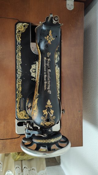 Máquina de coser Singer con mueble