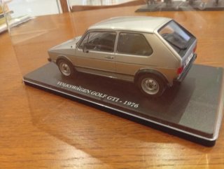 Volkswagen Golf GTI 1976. Scala 1/24. Modellino.
