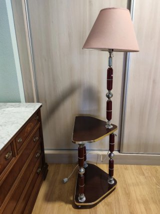 Lámpara de pie vintage con mesita
